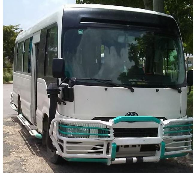 luxury white bus2